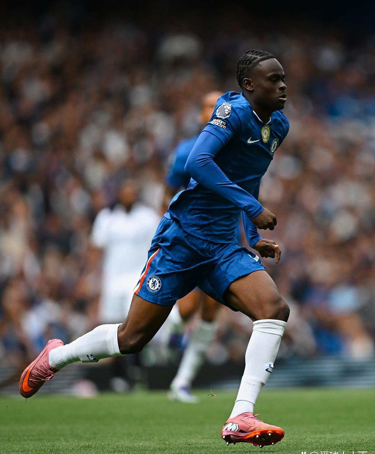 今晨瓦伦西亚备战英超,回应争议细节曝光,管理层满意,球队文化再被提及的简单介绍 今晨瓦伦西亚备战英超,回应争议细节曝光,管理层满意,球队文化再被提及的简单介绍